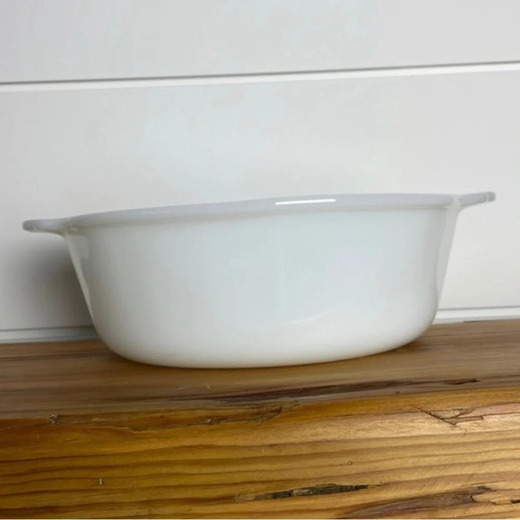 Vintage Fire King Round White 2 Quart Casserole dish Bowl Unique back stamp MCM - Picture 8 of 8